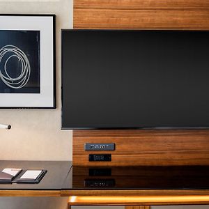 Camera accessibile ai disabili con letto queen size